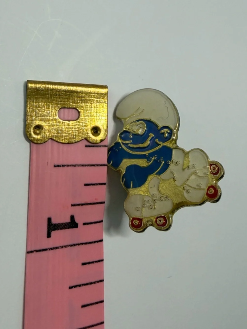 Smurf on skates Enamel Lapel Pin - 1980’s vintage
